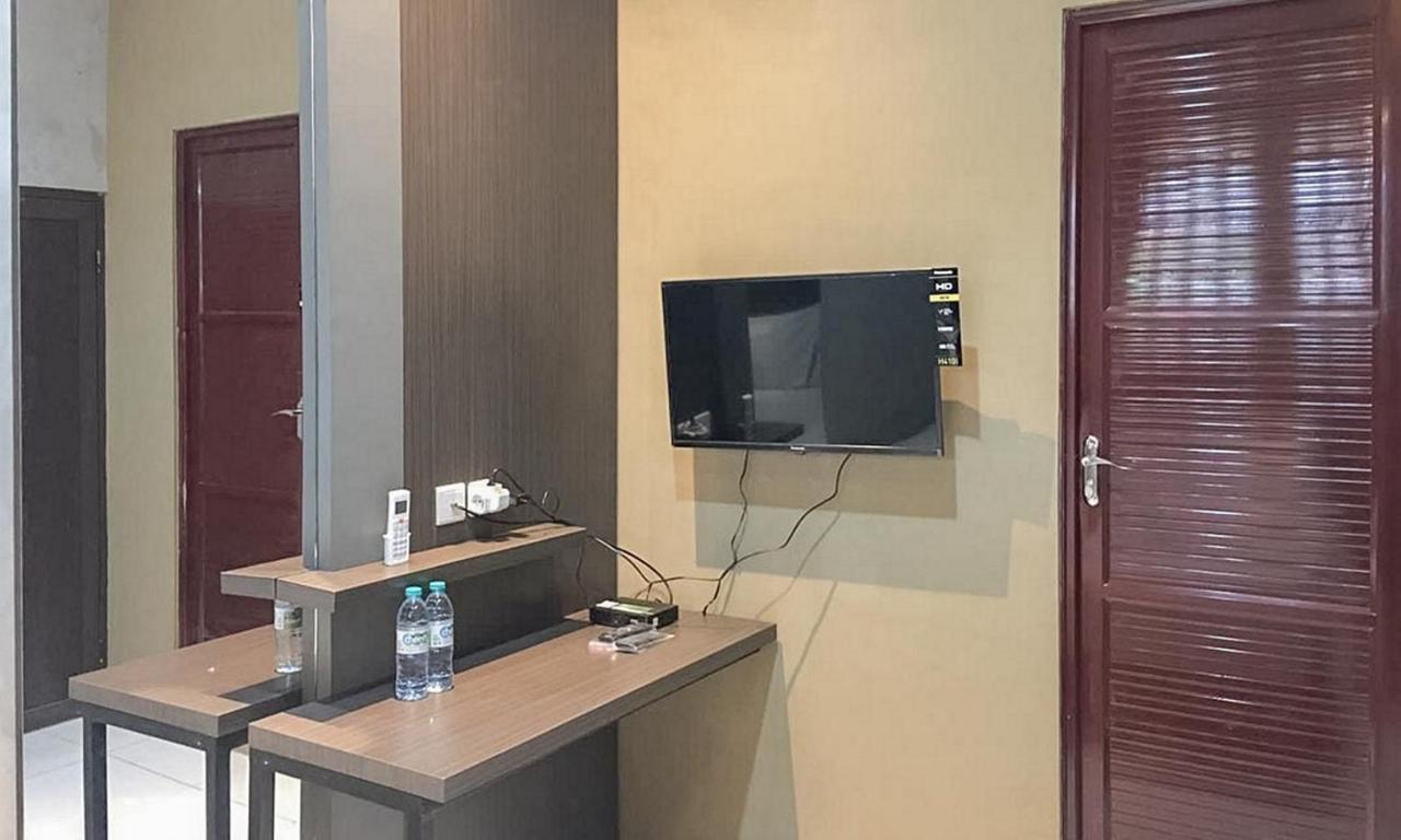 Reddoorz Near Wisata Paribendo Lawang Hotel Exterior foto